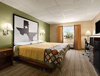 Super 8 by Wyndham Gainesville TX
