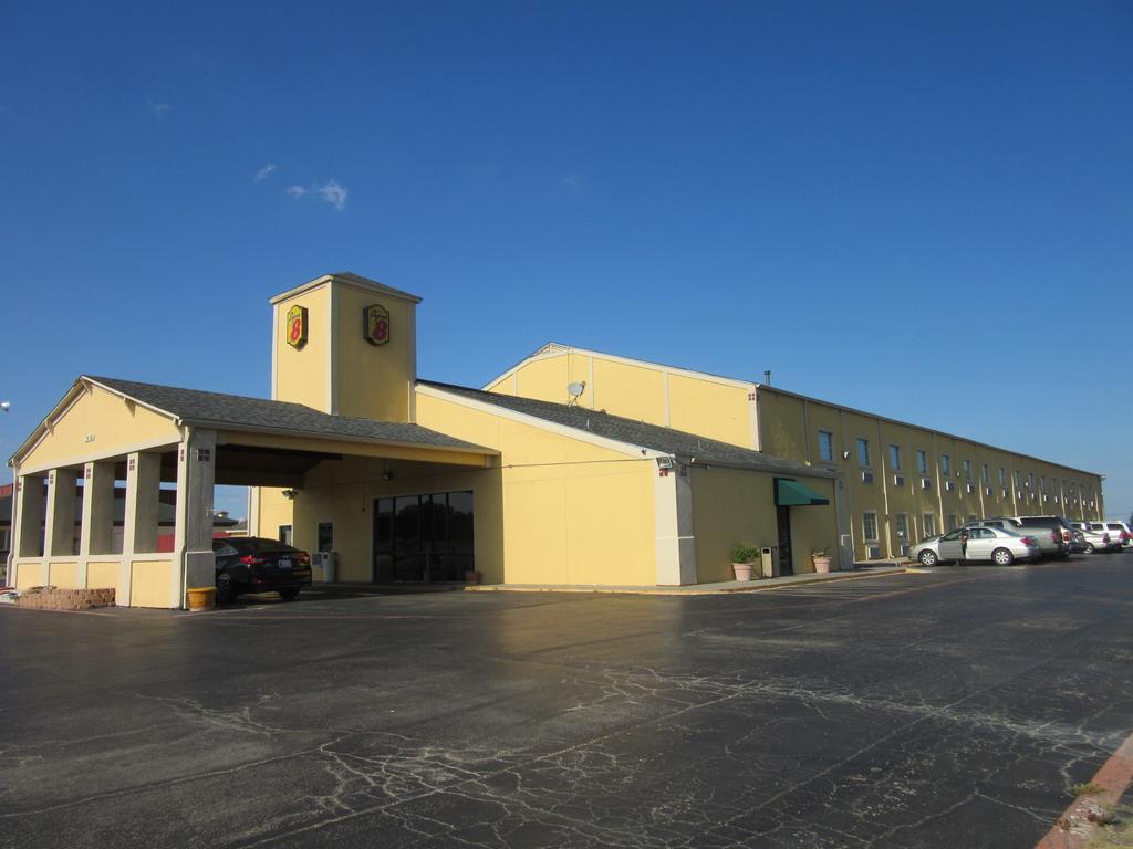 Super 8 by Wyndham Gainesville TX