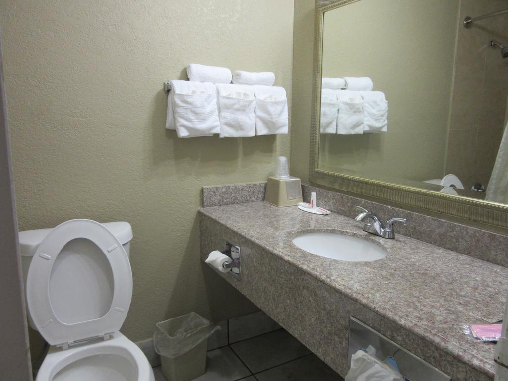 Super 8 by Wyndham Gainesville TX