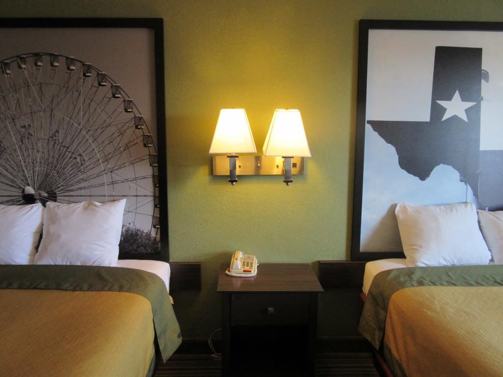 Super 8 by Wyndham Gainesville TX