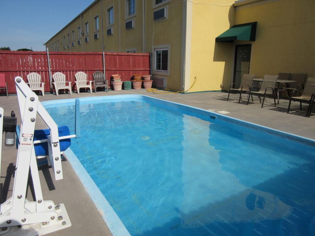 Super 8 by Wyndham Gainesville TX