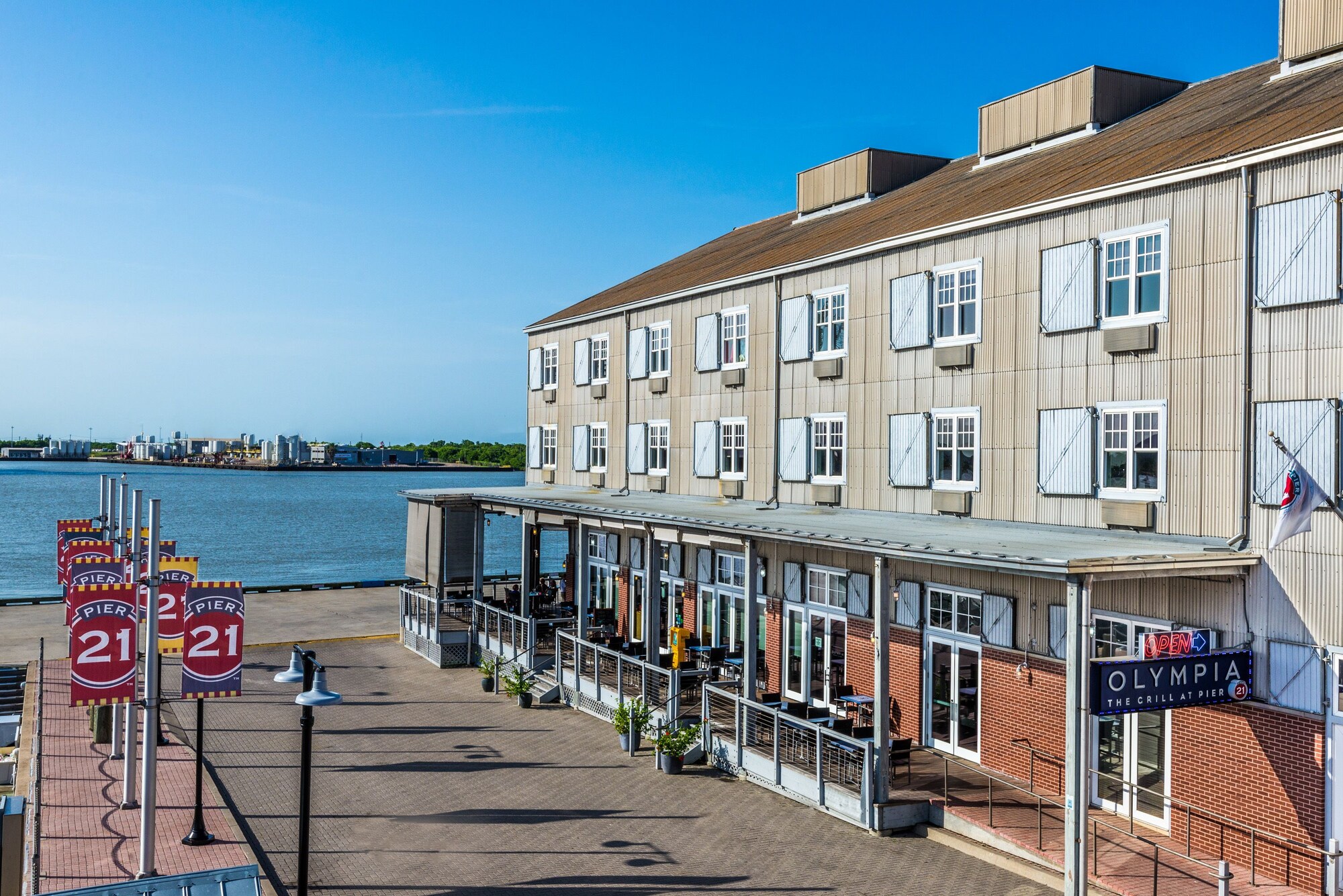 Harbor House Hotel & Marina At Pier 21