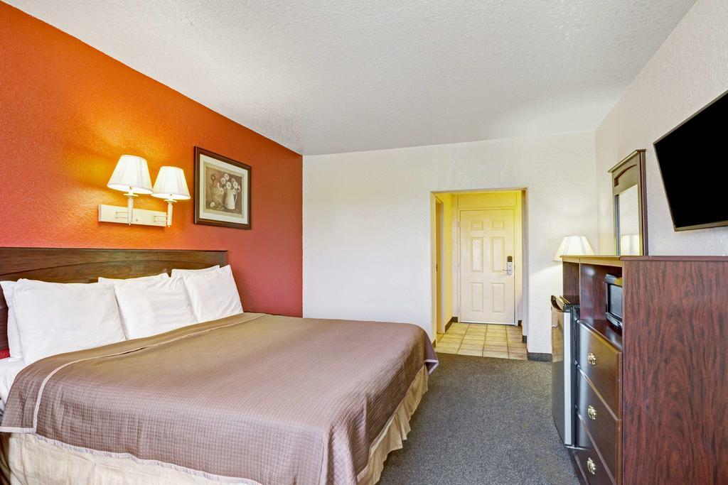 Howard Johnson by Wyndham Galveston