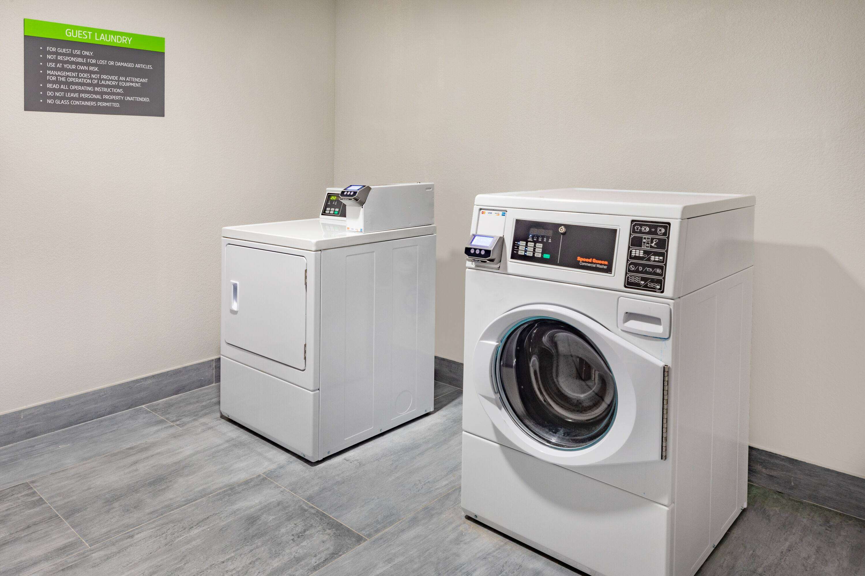 La Quinta Inn & Suites by Wyndham Galveston North at I-45