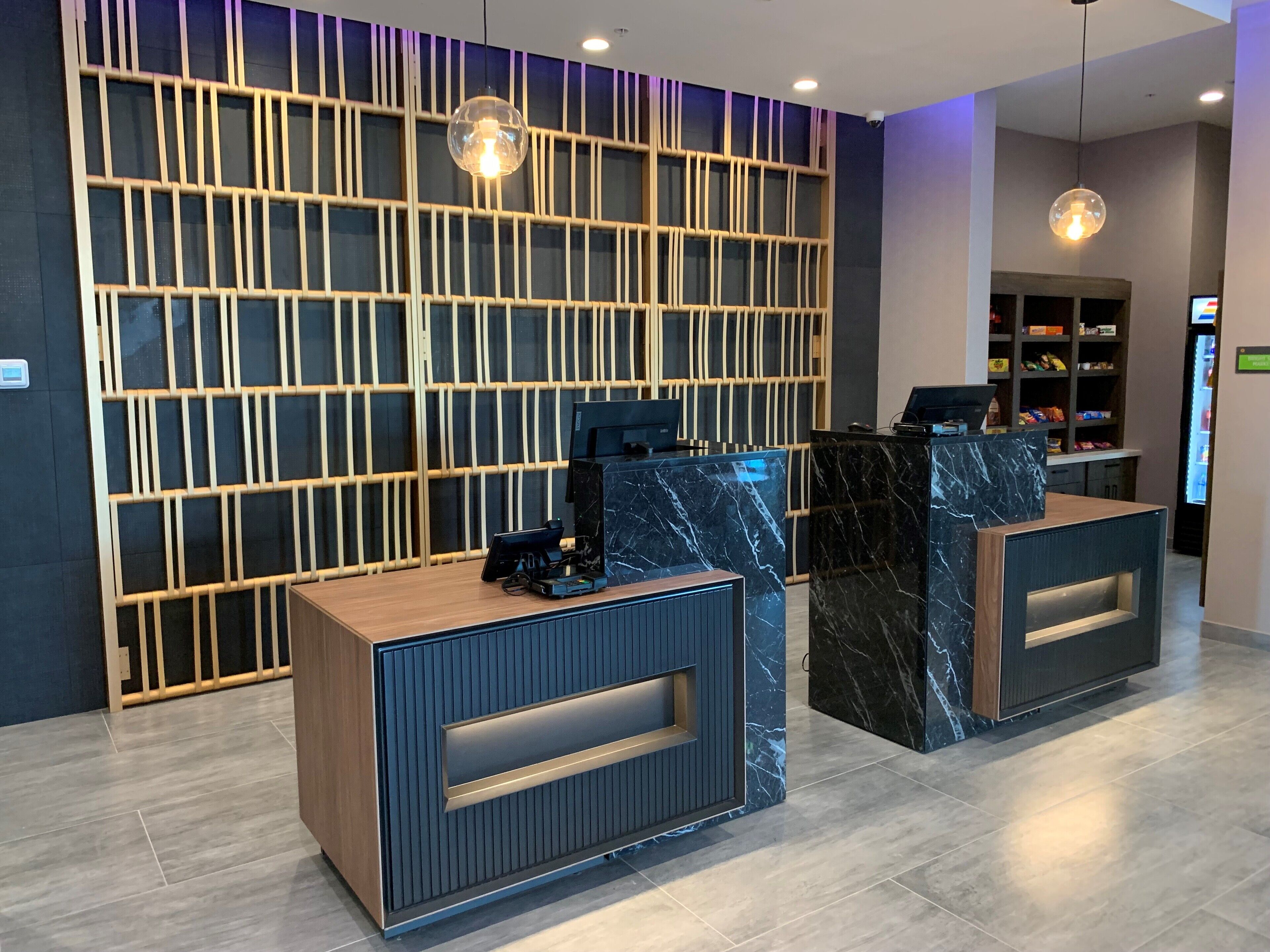 La Quinta Inn & Suites by Wyndham Galveston North at I-45