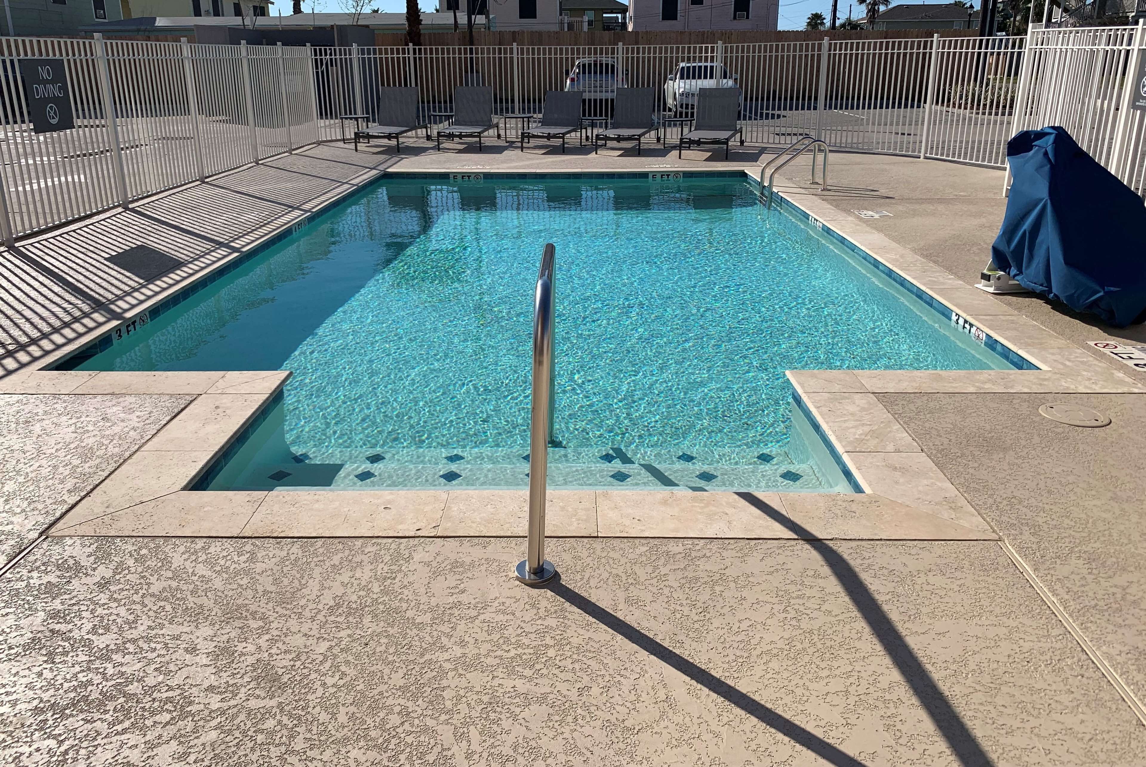 La Quinta Inn & Suites by Wyndham Galveston North at I-45