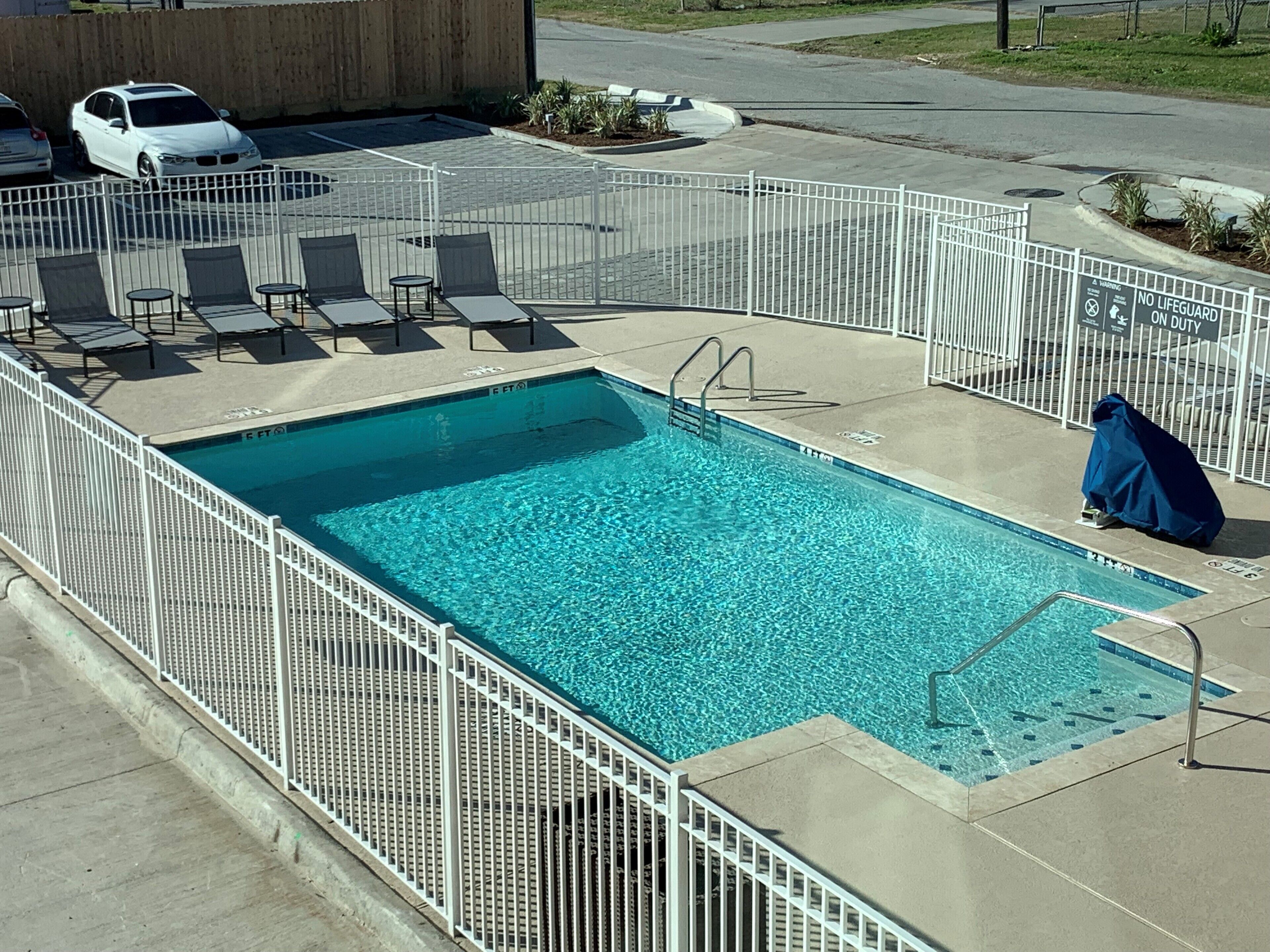 La Quinta Inn & Suites by Wyndham Galveston North at I-45
