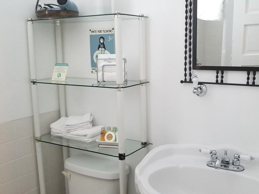 Lost Bayou Guesthouse B&B