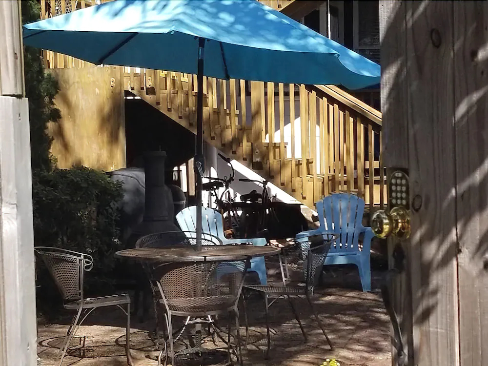 Lost Bayou Guesthouse B&B