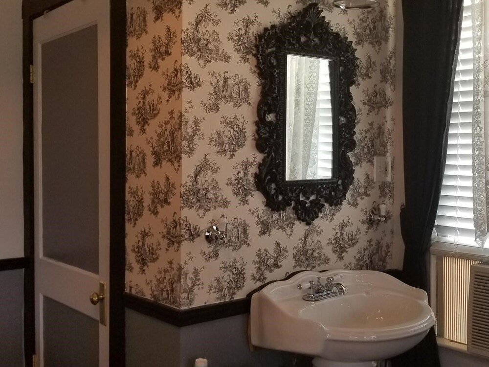 Lost Bayou Guesthouse B&B