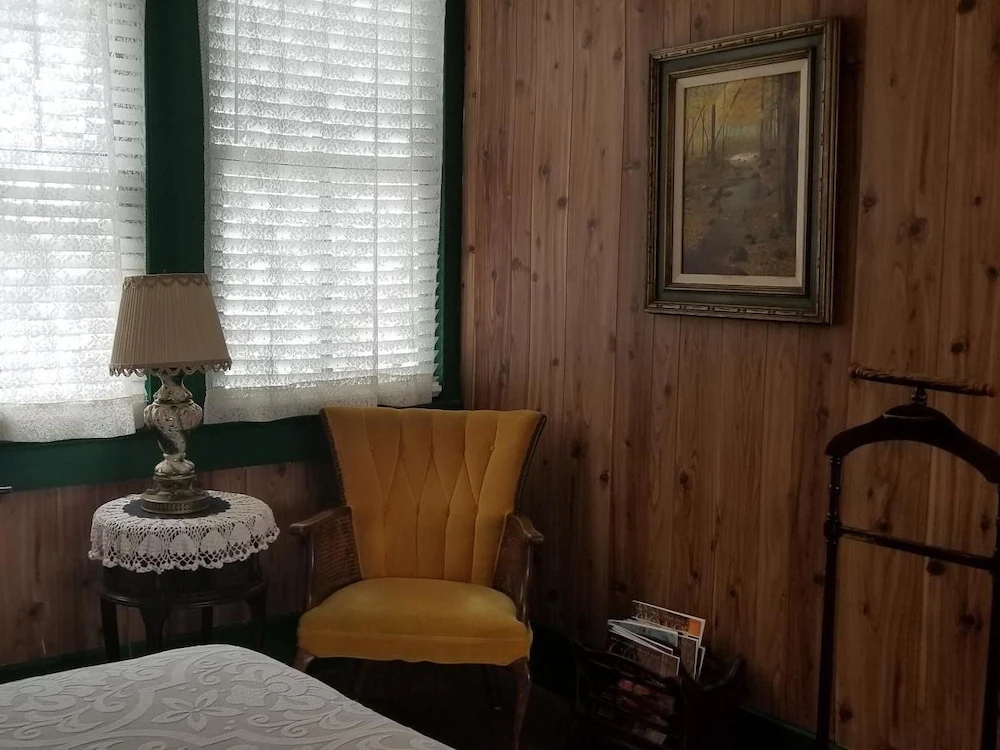 Lost Bayou Guesthouse B&B