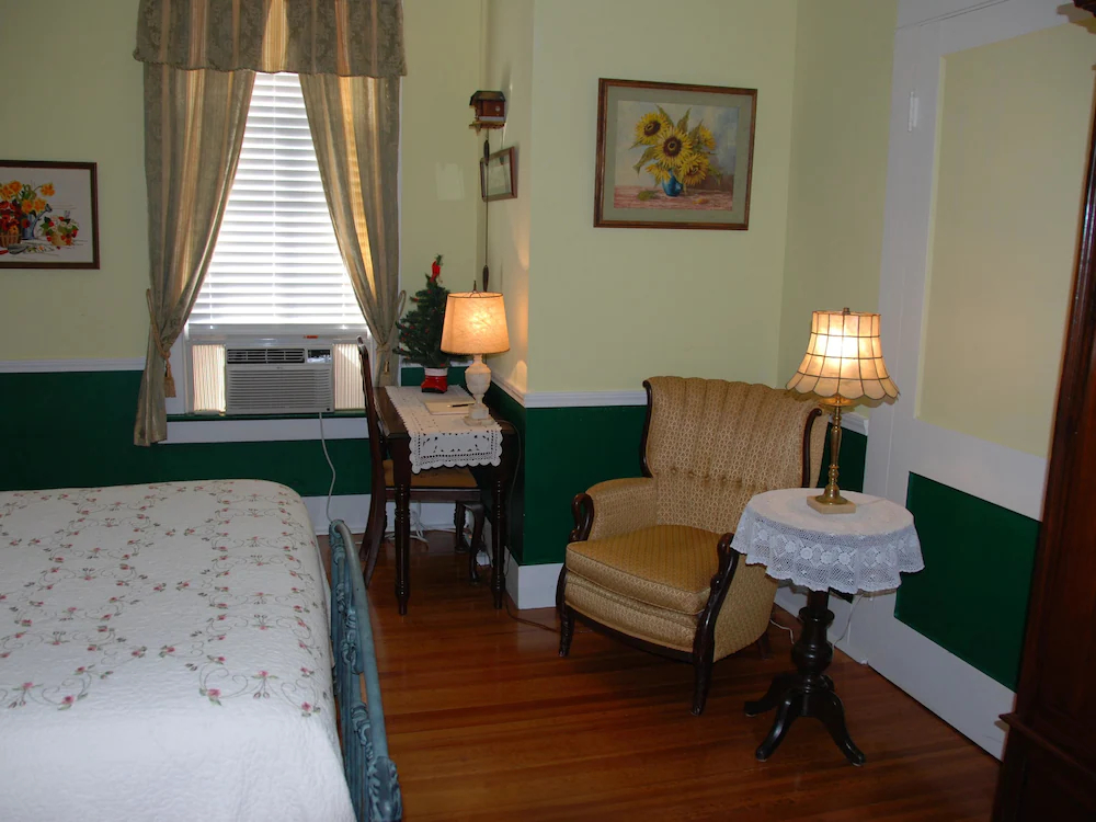 Lost Bayou Guesthouse B&B