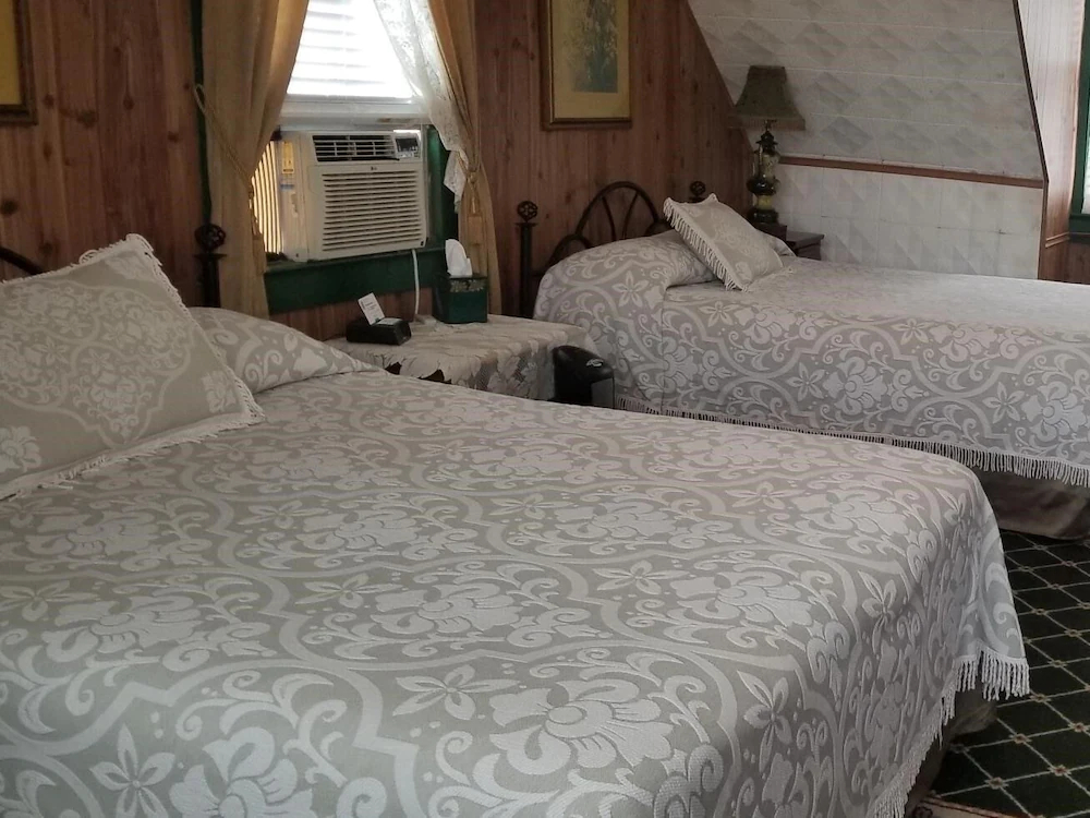 Lost Bayou Guesthouse B&B