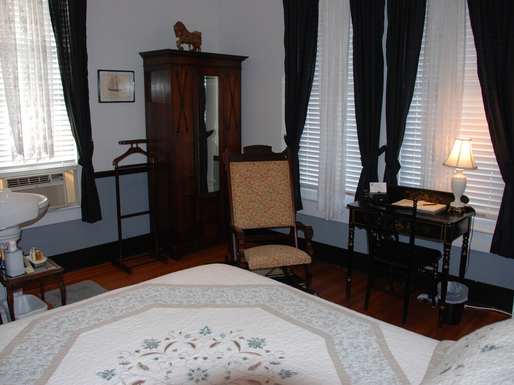 Lost Bayou Guesthouse B&B