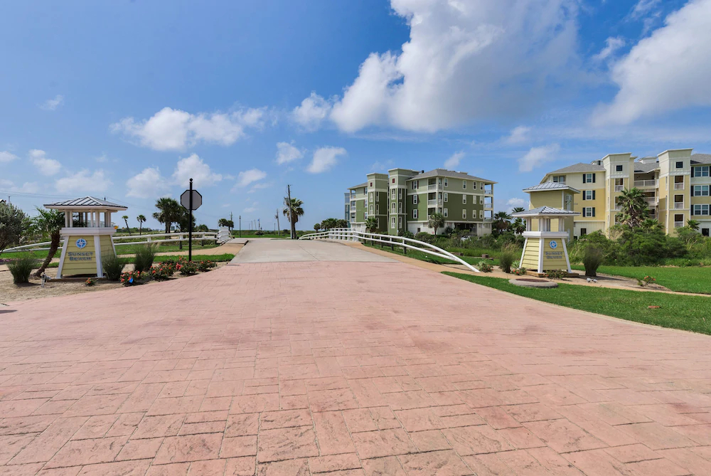 Pointe West