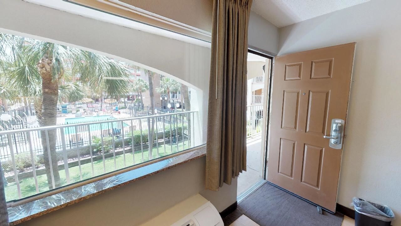 Red Roof Inn Galveston - Beachfront/Convention Ctr.