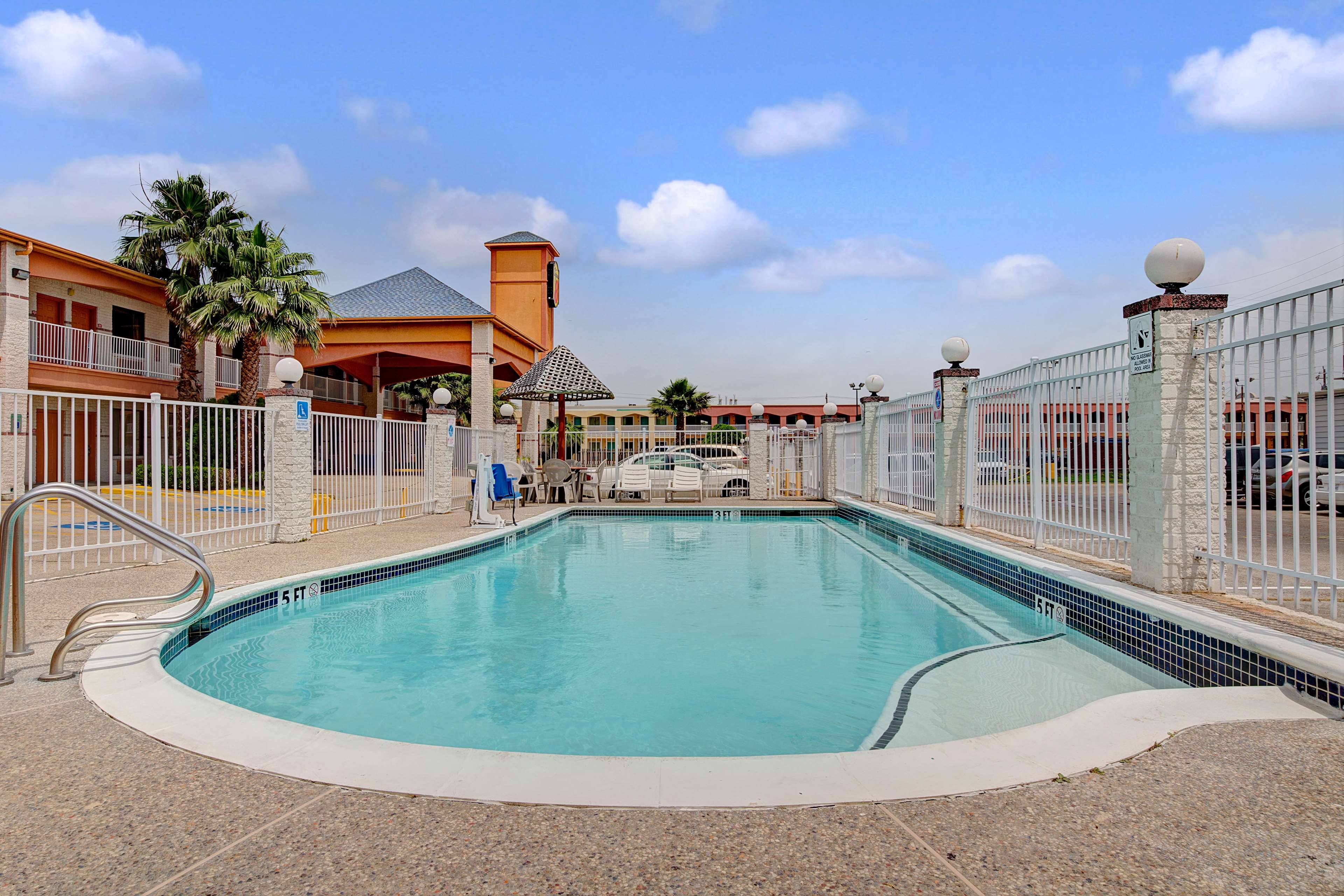 Super 8 by Wyndham Galveston