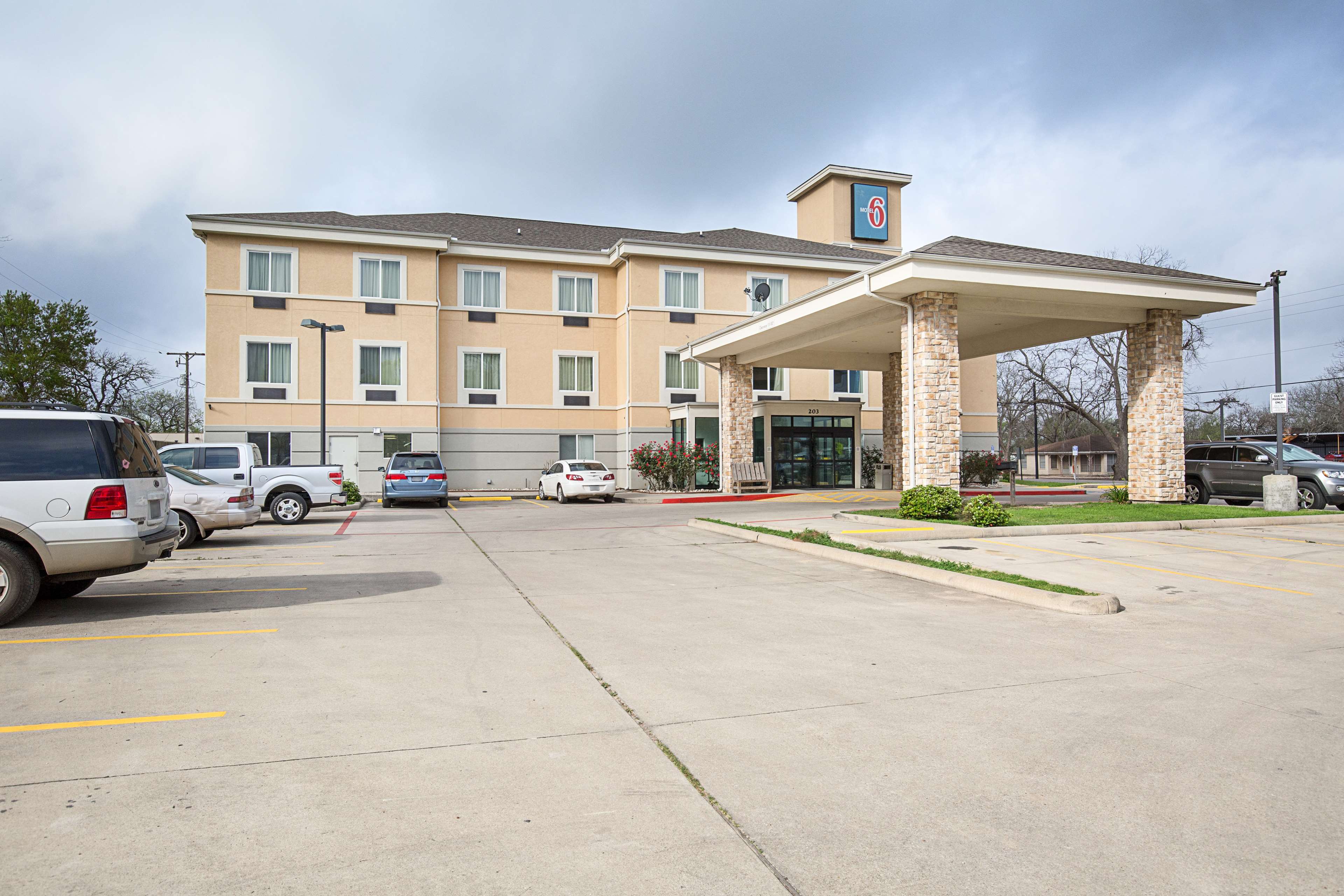 Budget Inn and Suites