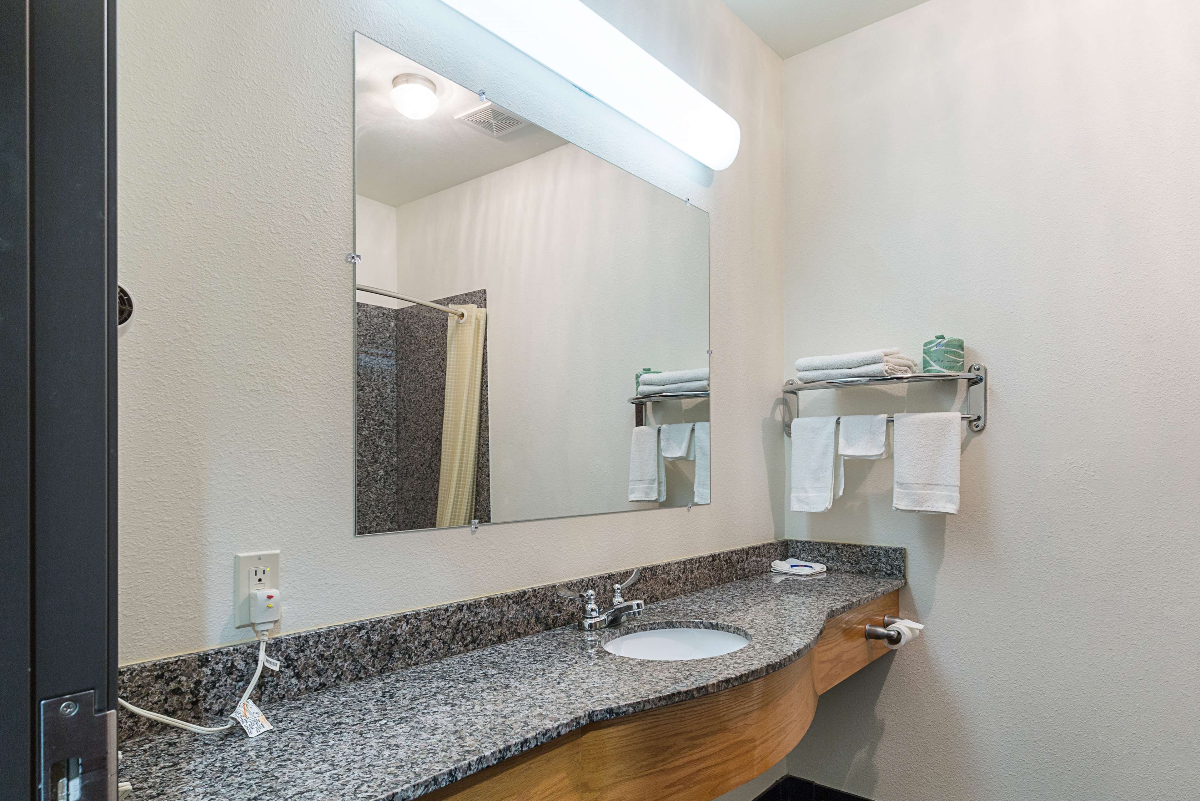 Budget Inn and Suites