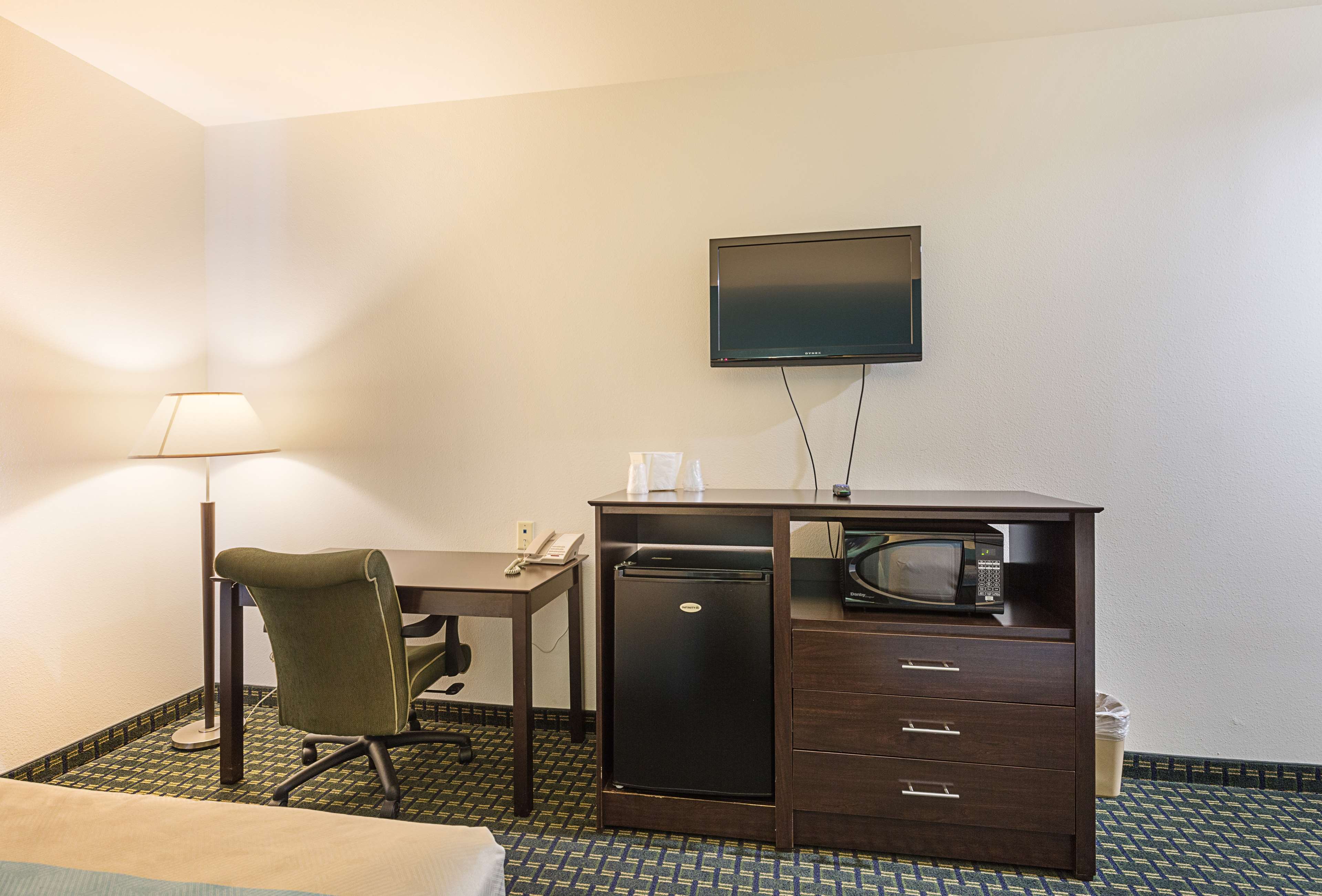 Budget Inn and Suites