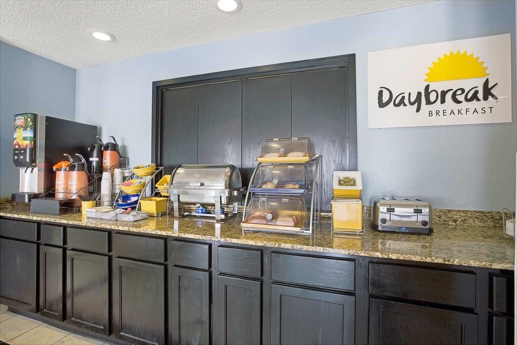 Days Inn by Wyndham Dallas Garland West