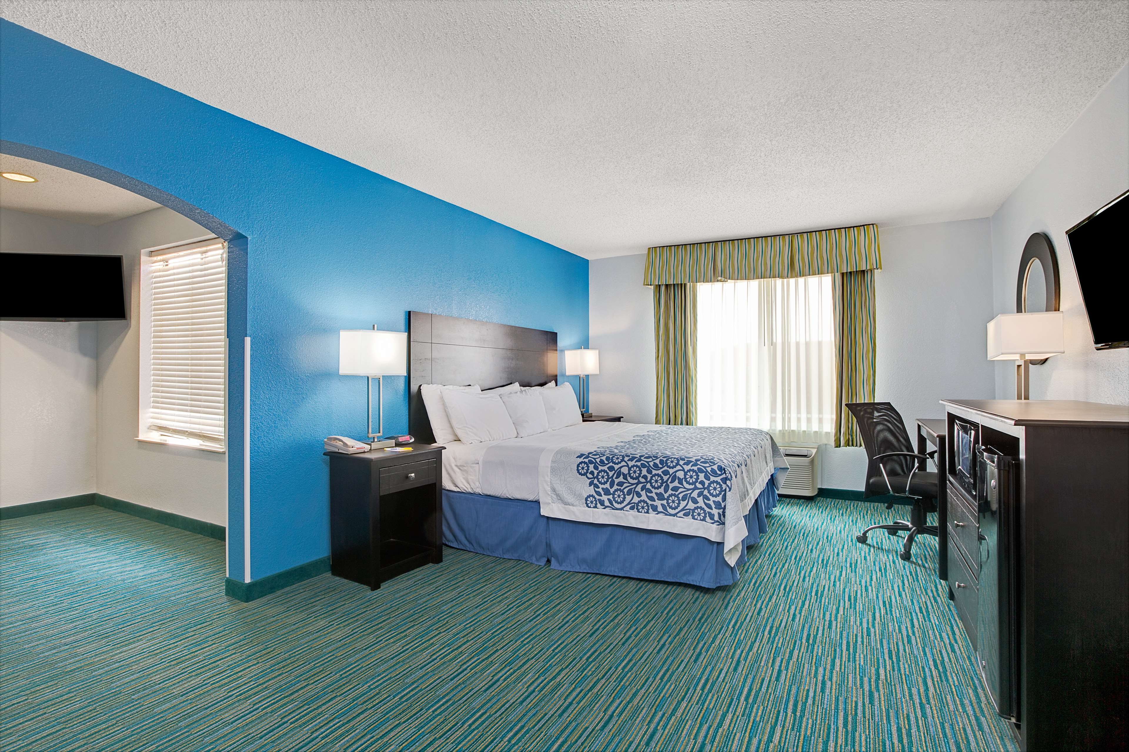 Days Inn by Wyndham Dallas Garland West