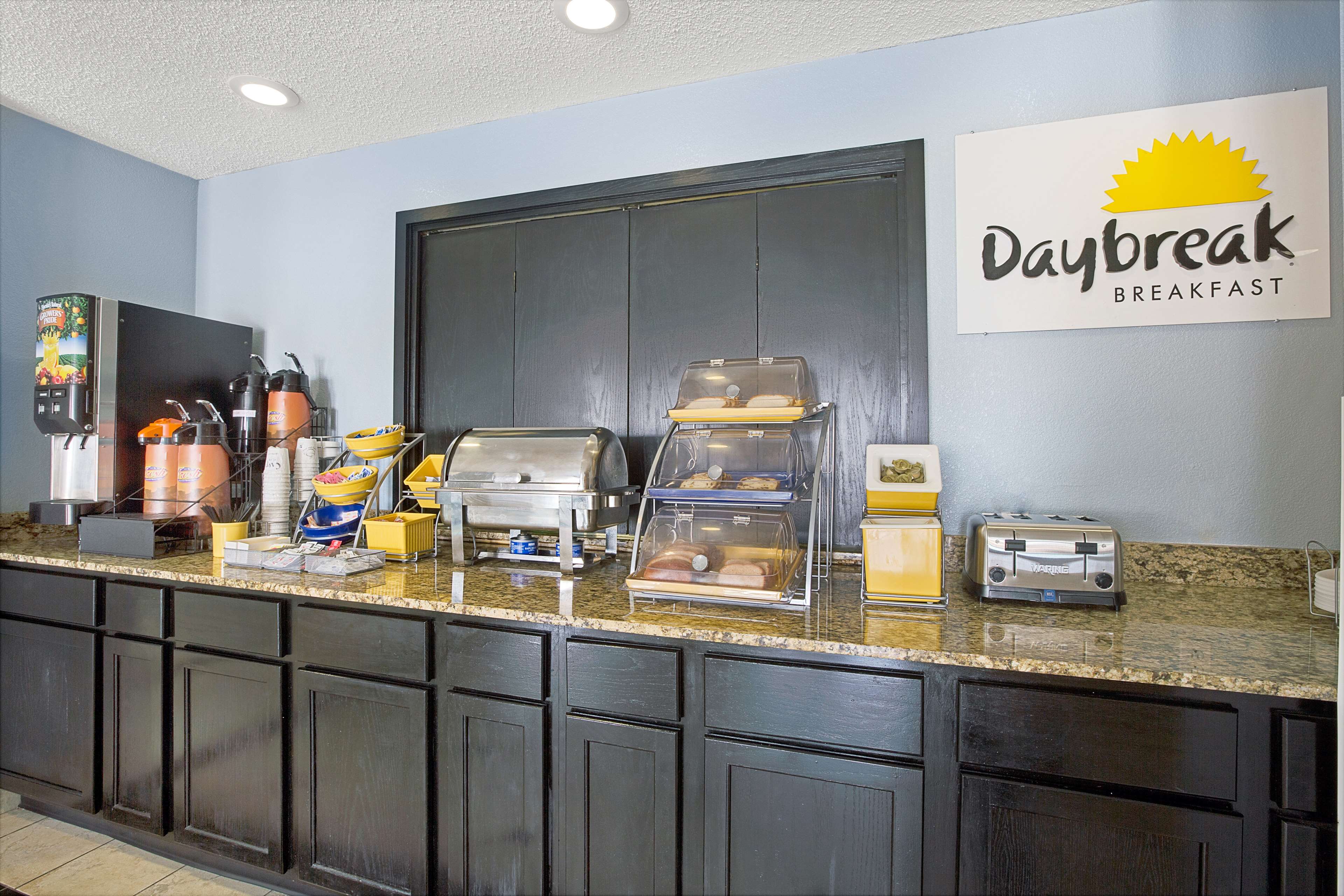 Days Inn by Wyndham Dallas Garland West