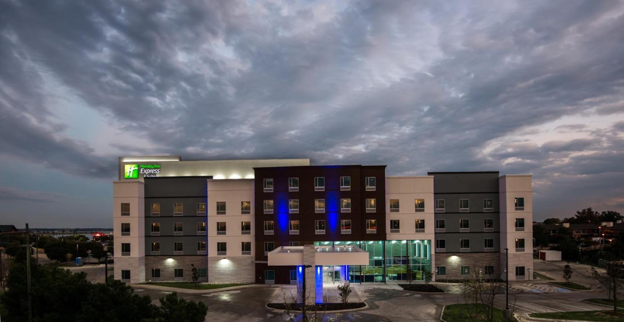 Holiday Inn Express & Suites Garland E Lake Hubbard I30
