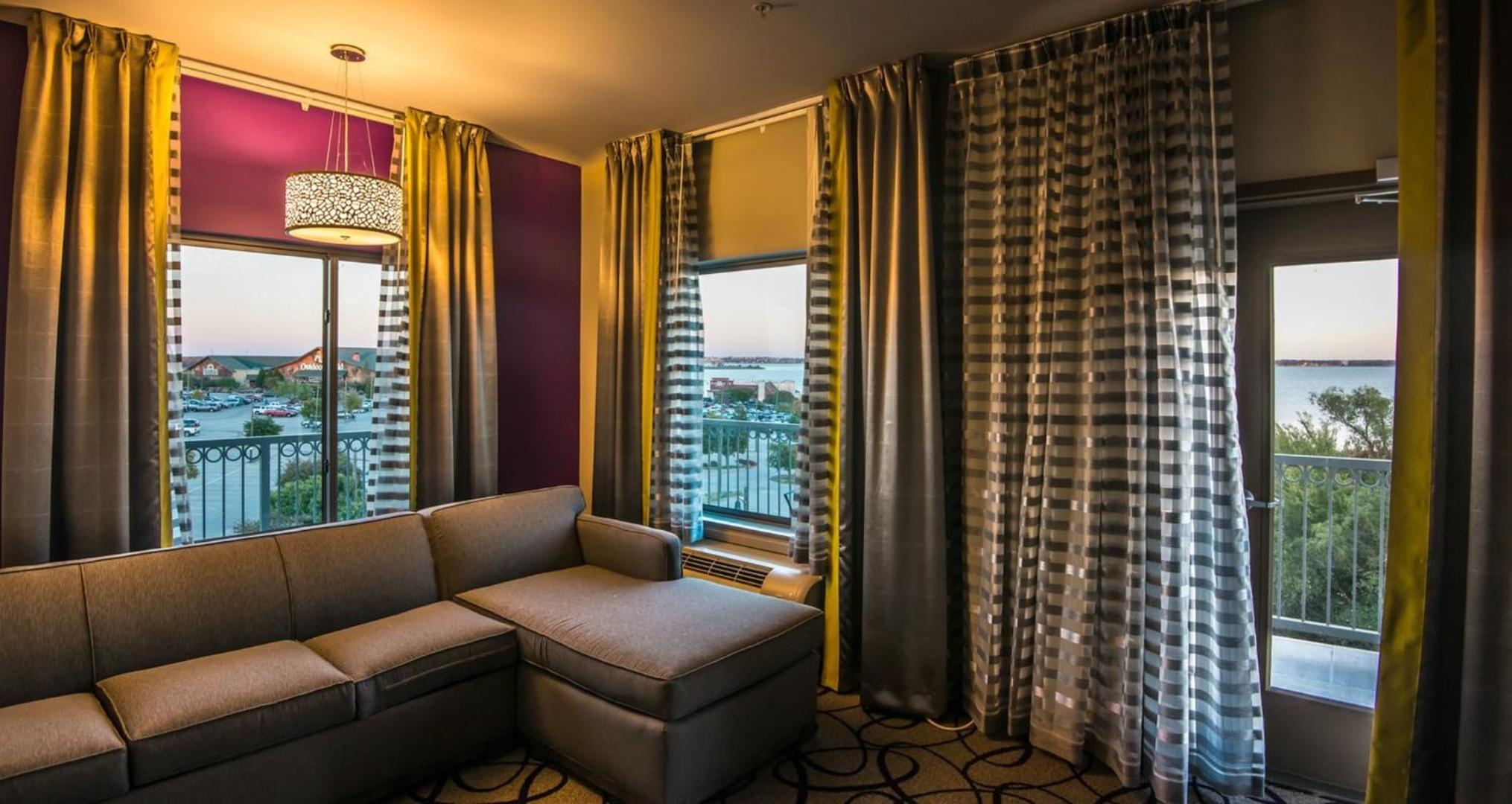 Holiday Inn Express & Suites Garland E Lake Hubbard I30