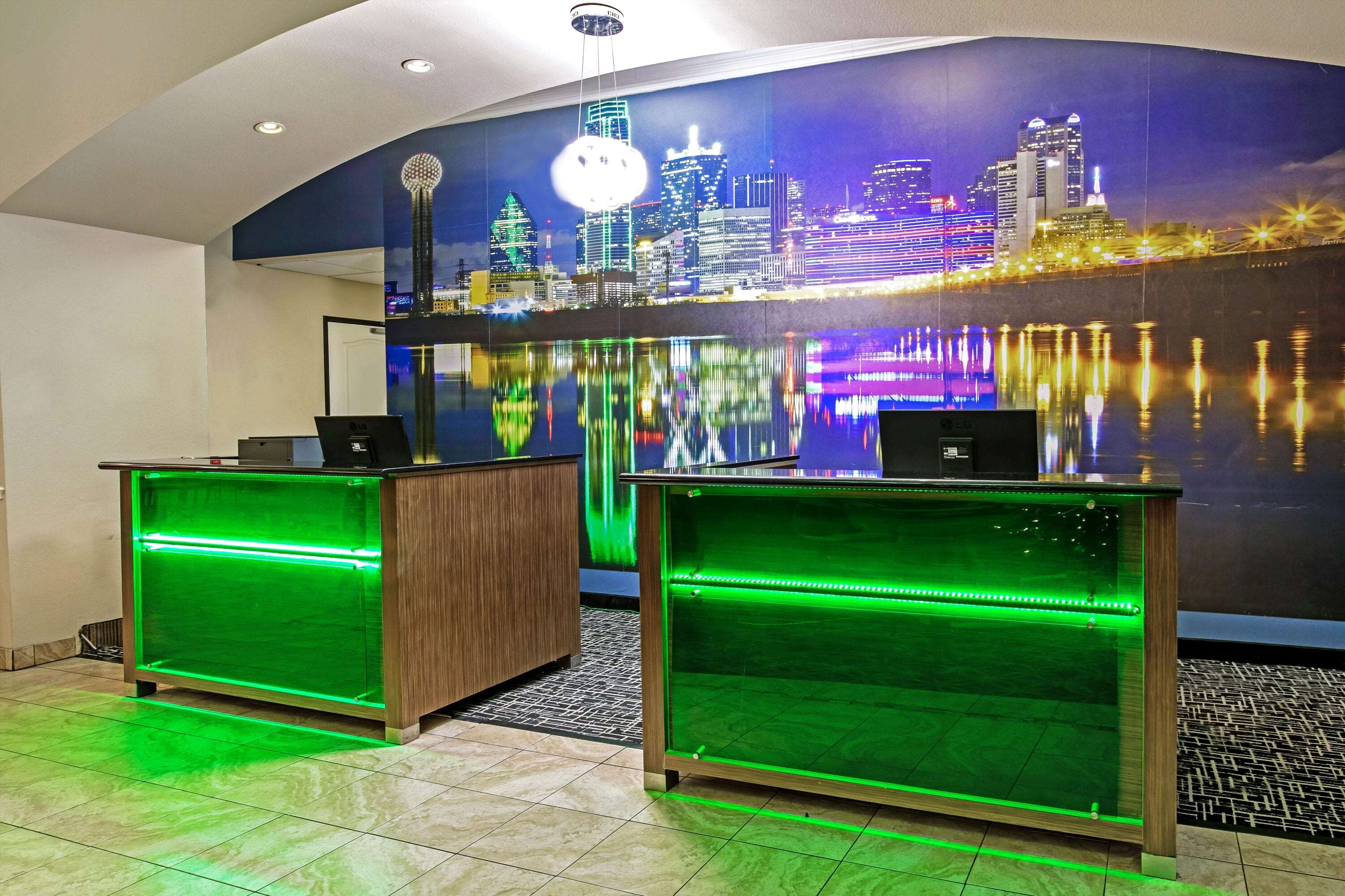 La Quinta Inn & Suites by Wyndham Garland Harbor Point