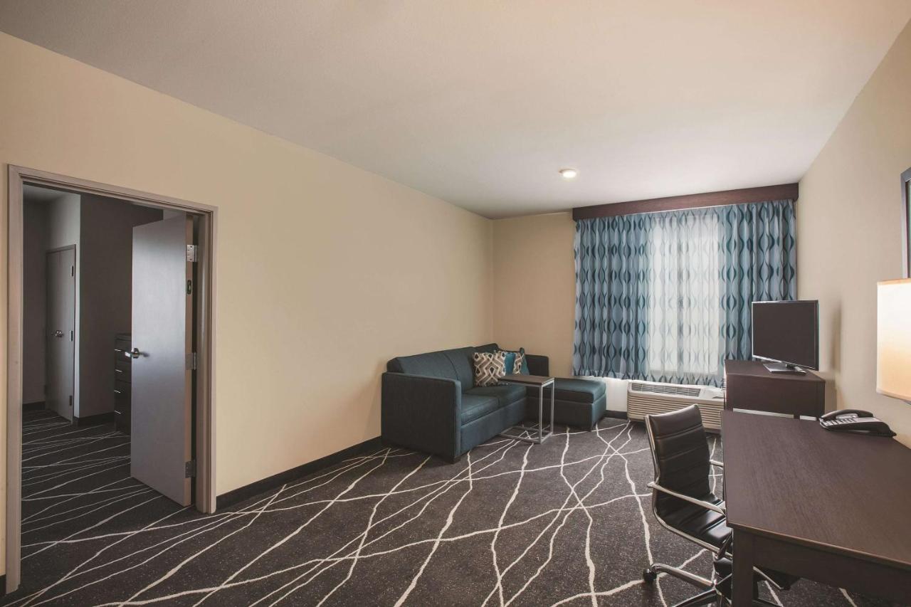 La Quinta Inn & Suites by Wyndham Dallas Northeast-Arboretum