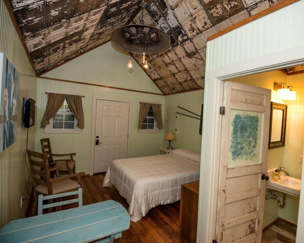 Peacock Cabins