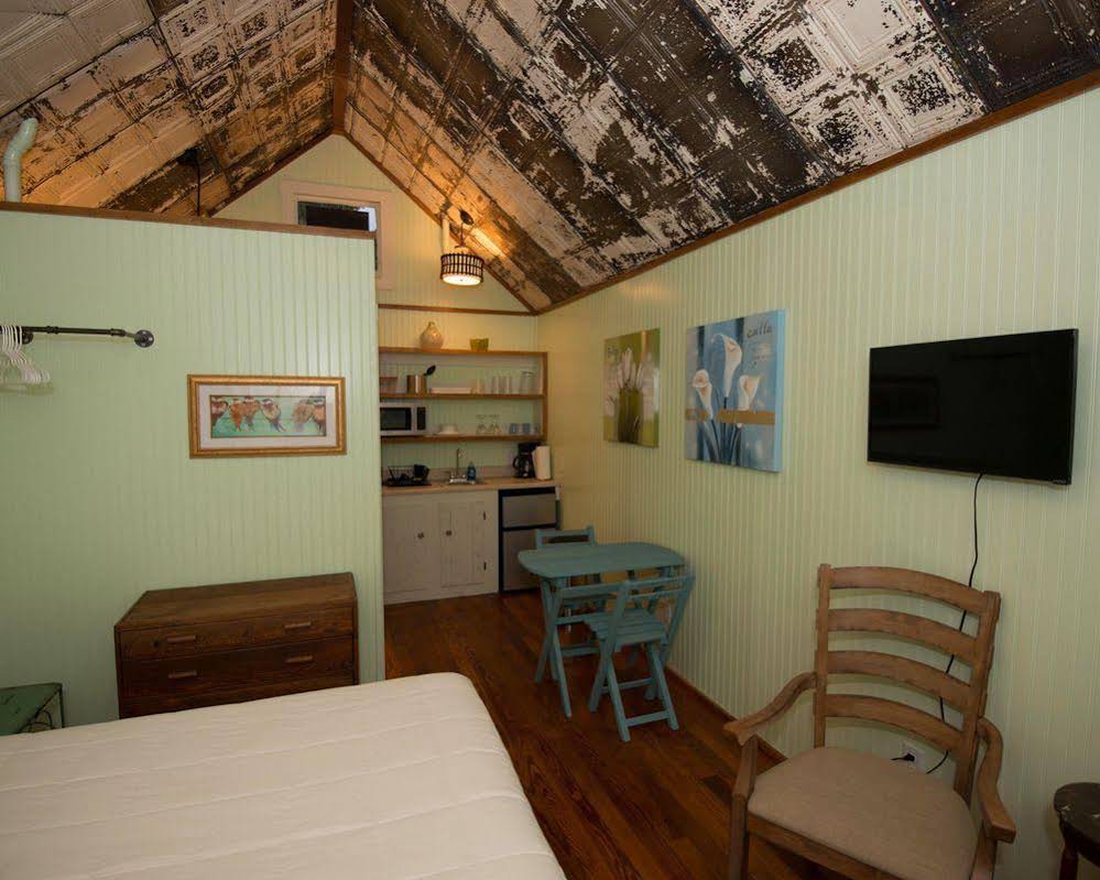 Peacock Cabins
