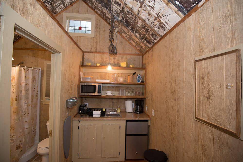 Peacock Cabins