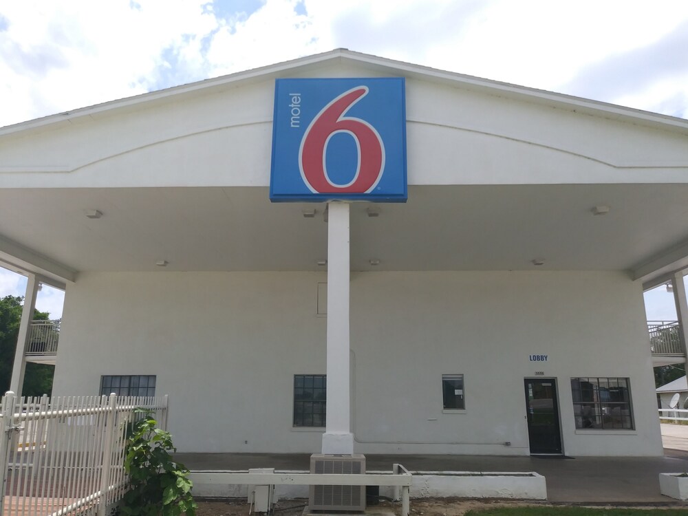 Motel 6 Giddings, TX