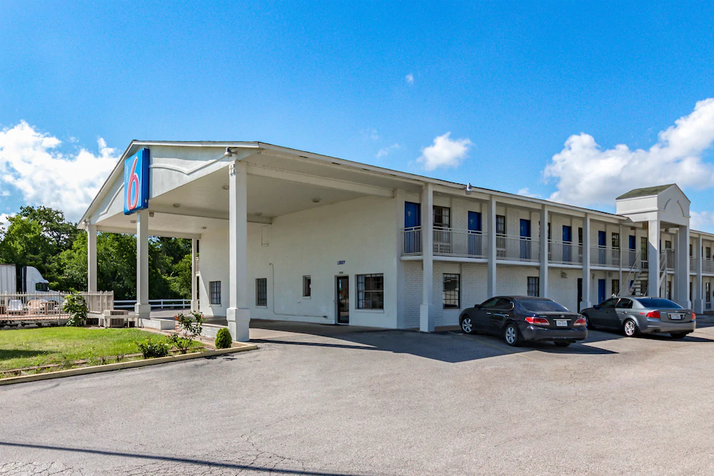 Motel 6 Giddings, TX