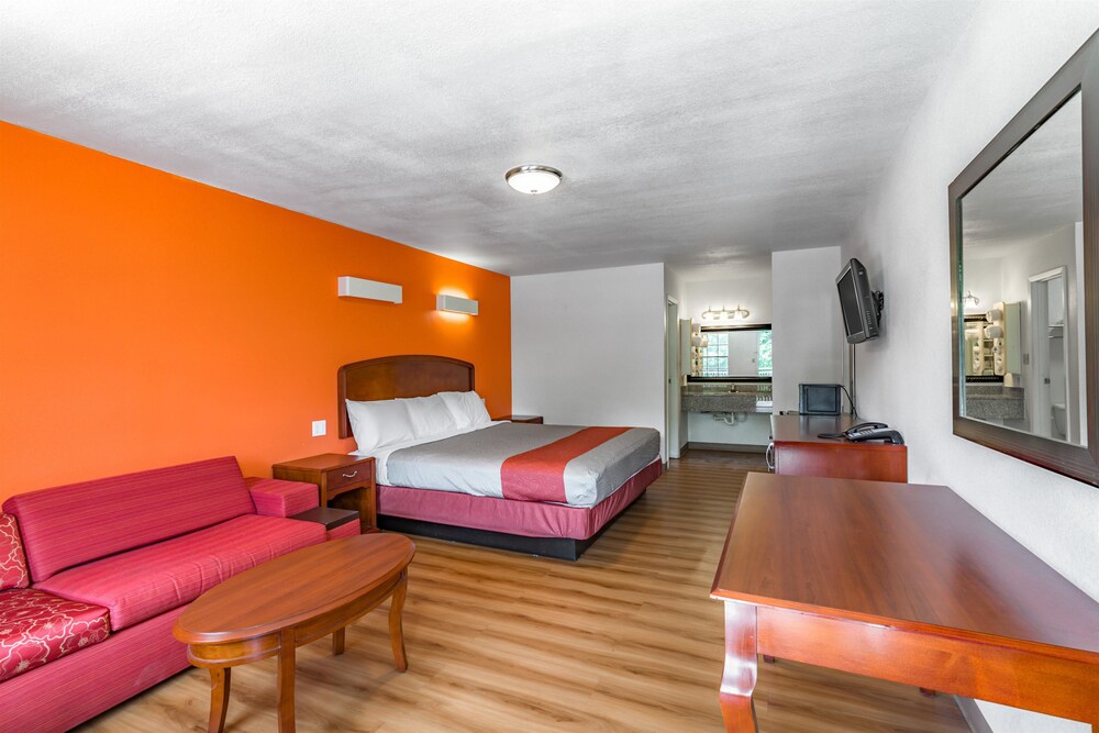 Motel 6 Giddings, TX