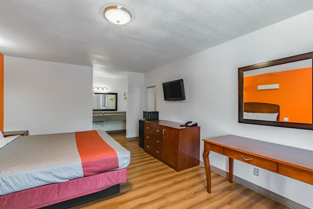 Motel 6 Giddings, TX