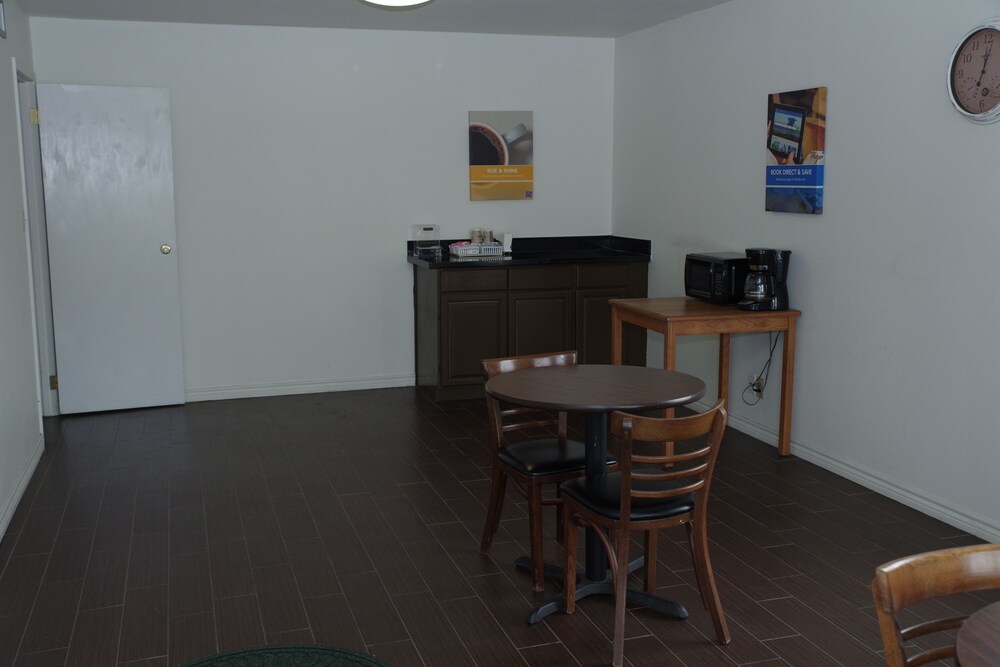 Motel 6 Giddings, TX