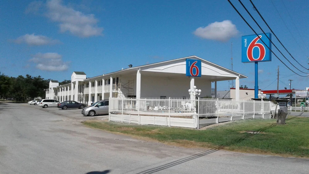 Motel 6 Giddings, TX