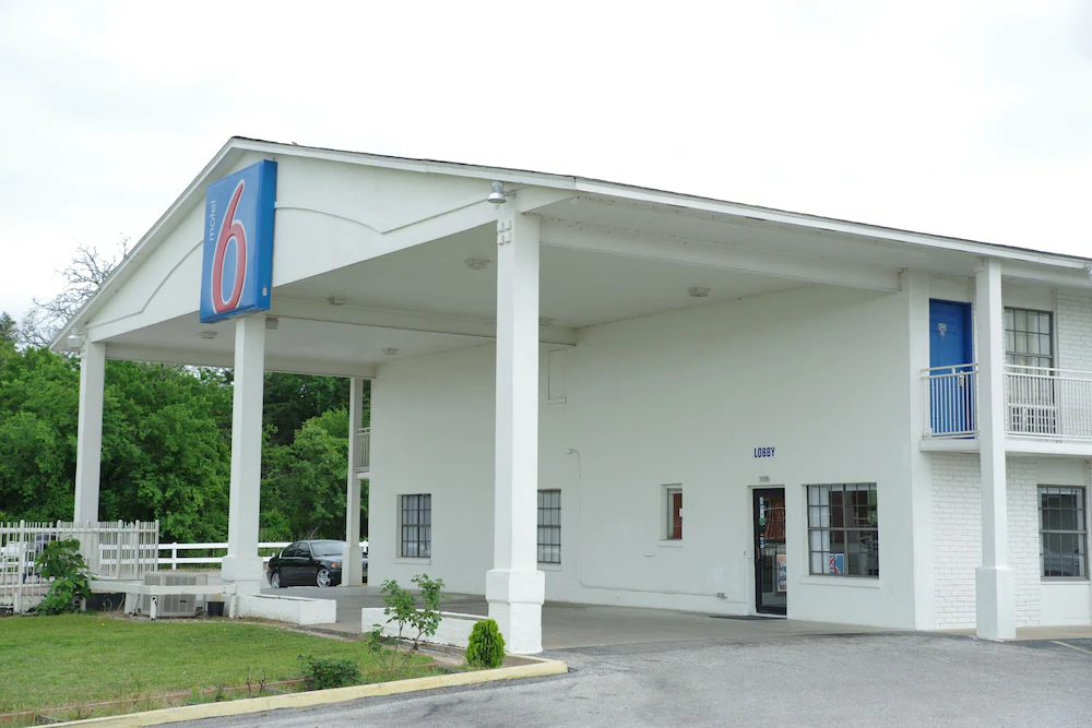 Motel 6 Giddings, TX
