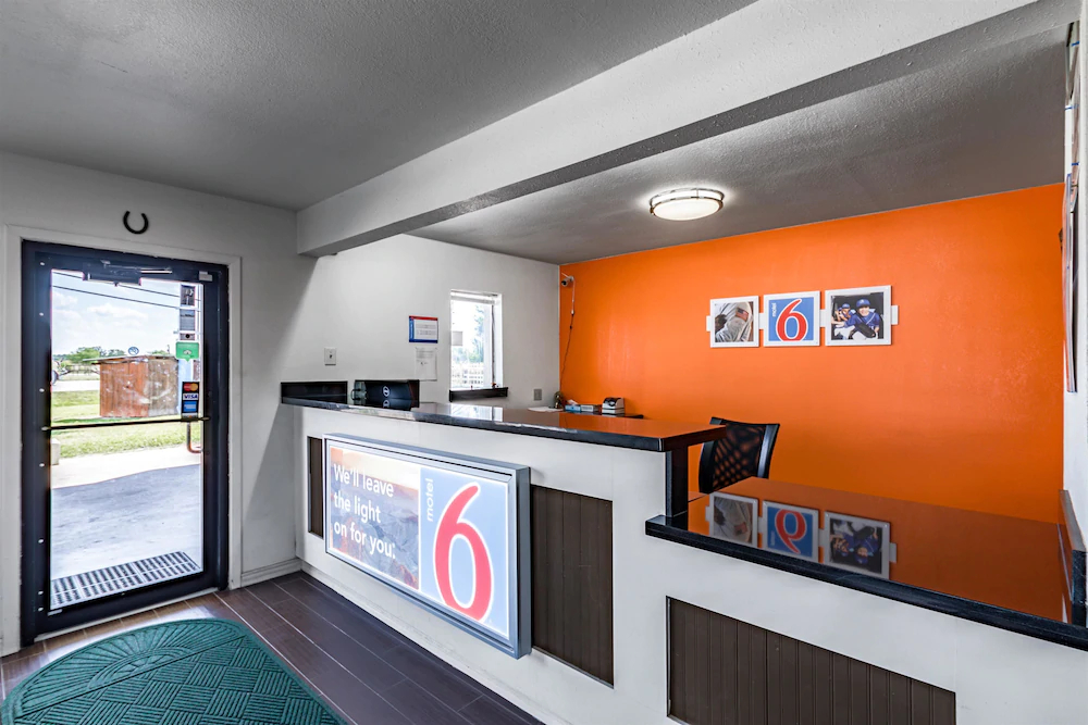 Motel 6 Giddings, TX