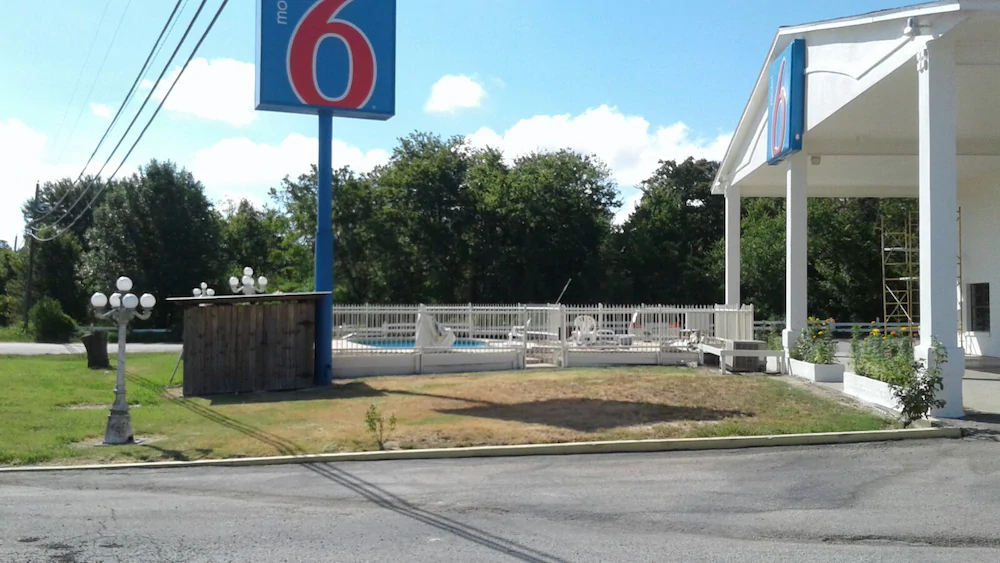 Motel 6 Giddings, TX