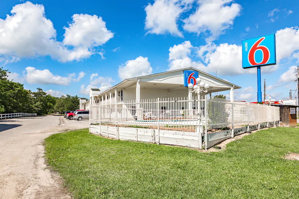 Motel 6 Giddings, TX