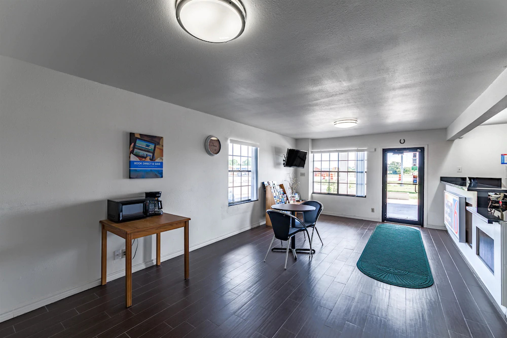 Motel 6 Giddings, TX
