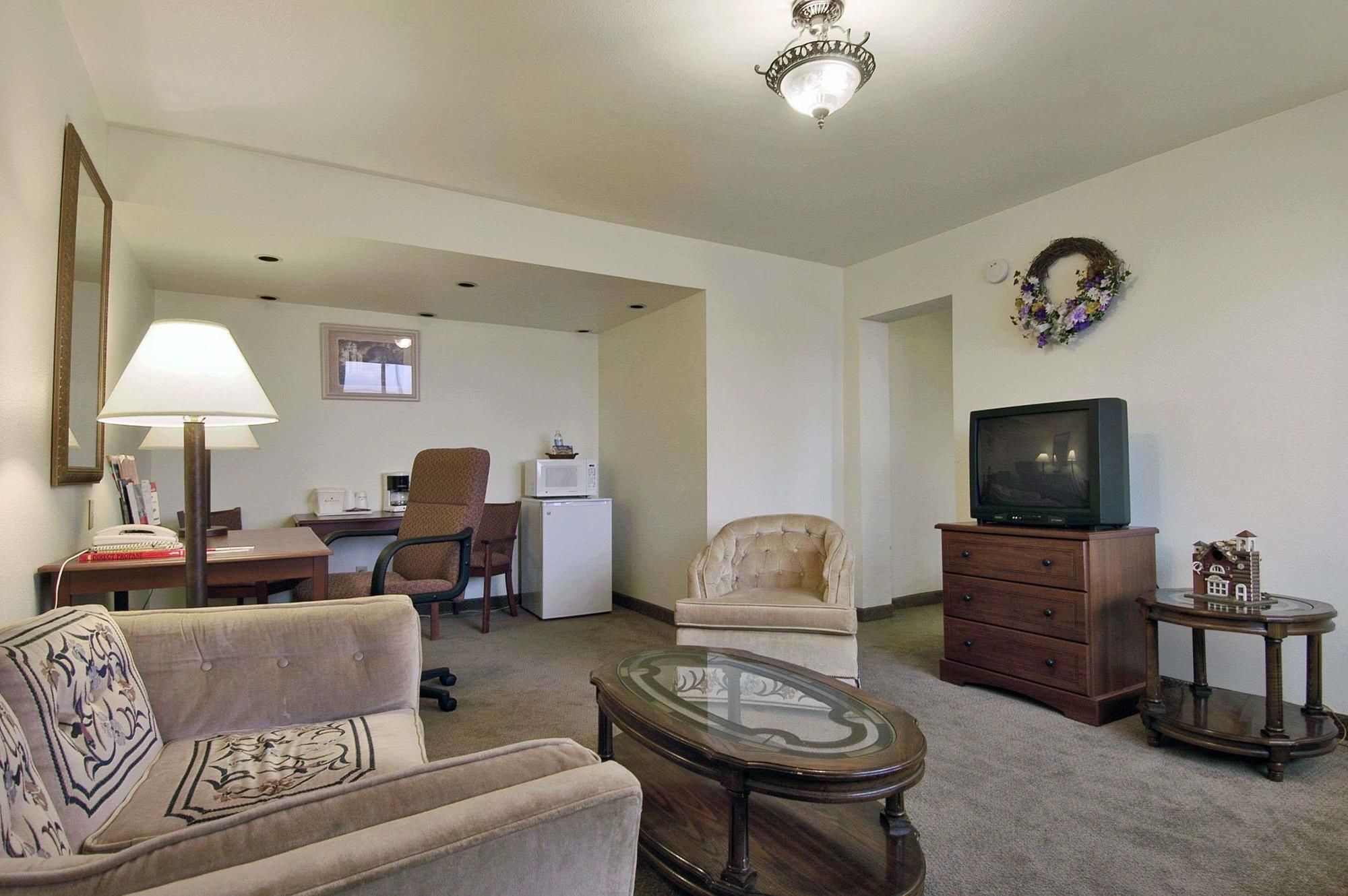 Super 8 by Wyndham Giddings