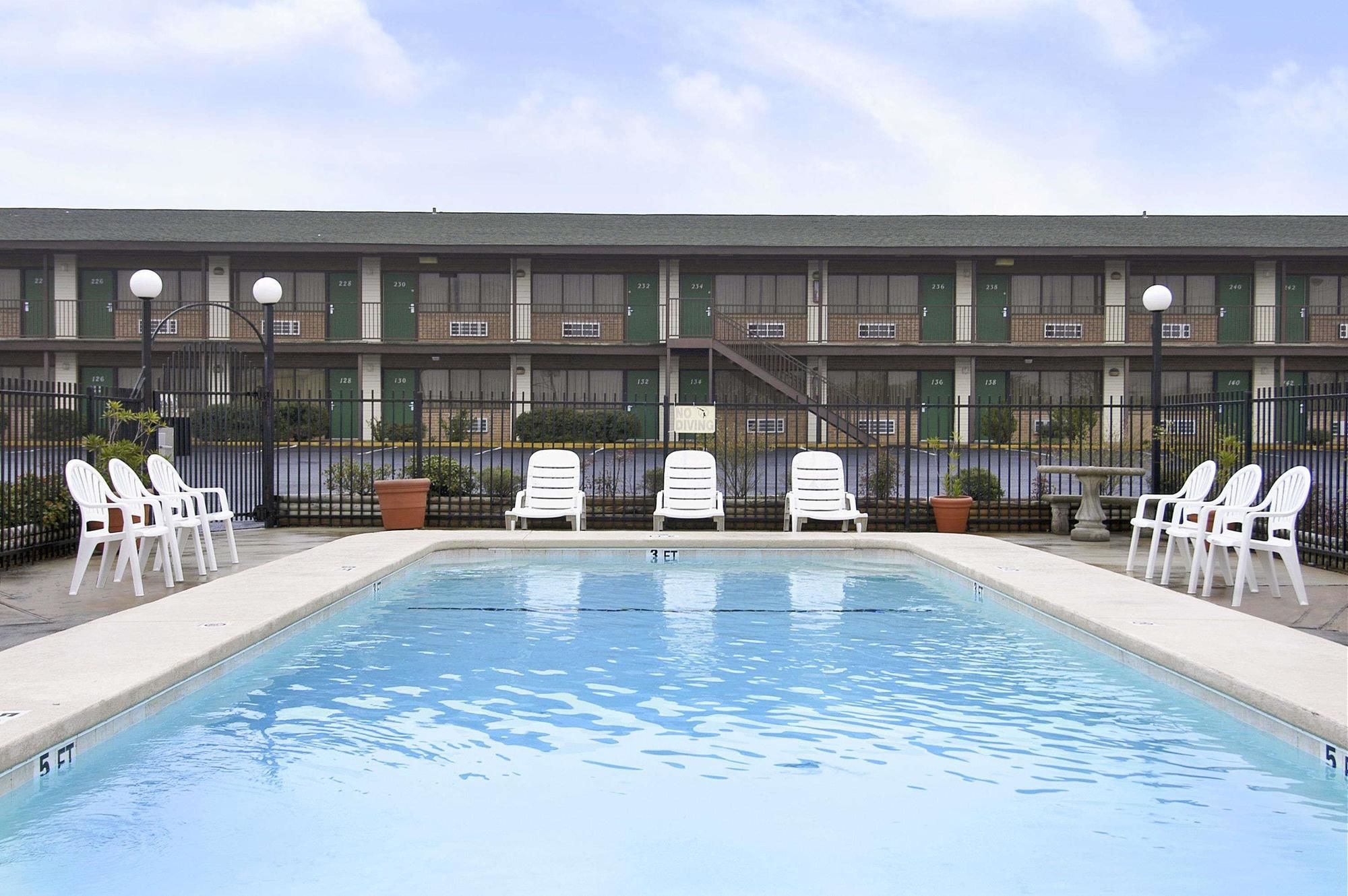 Super 8 by Wyndham Giddings