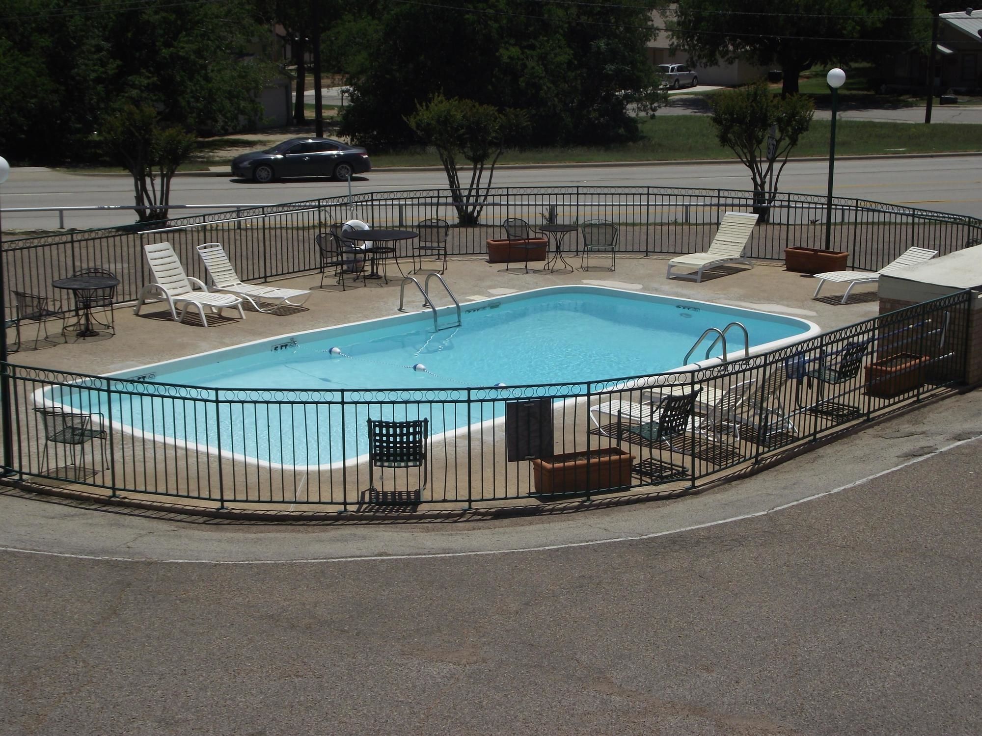 Glen Rose Inn and Suites