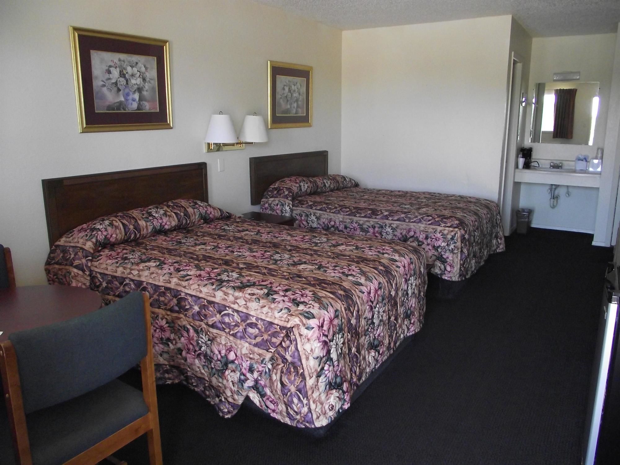 Glen Rose Inn and Suites
