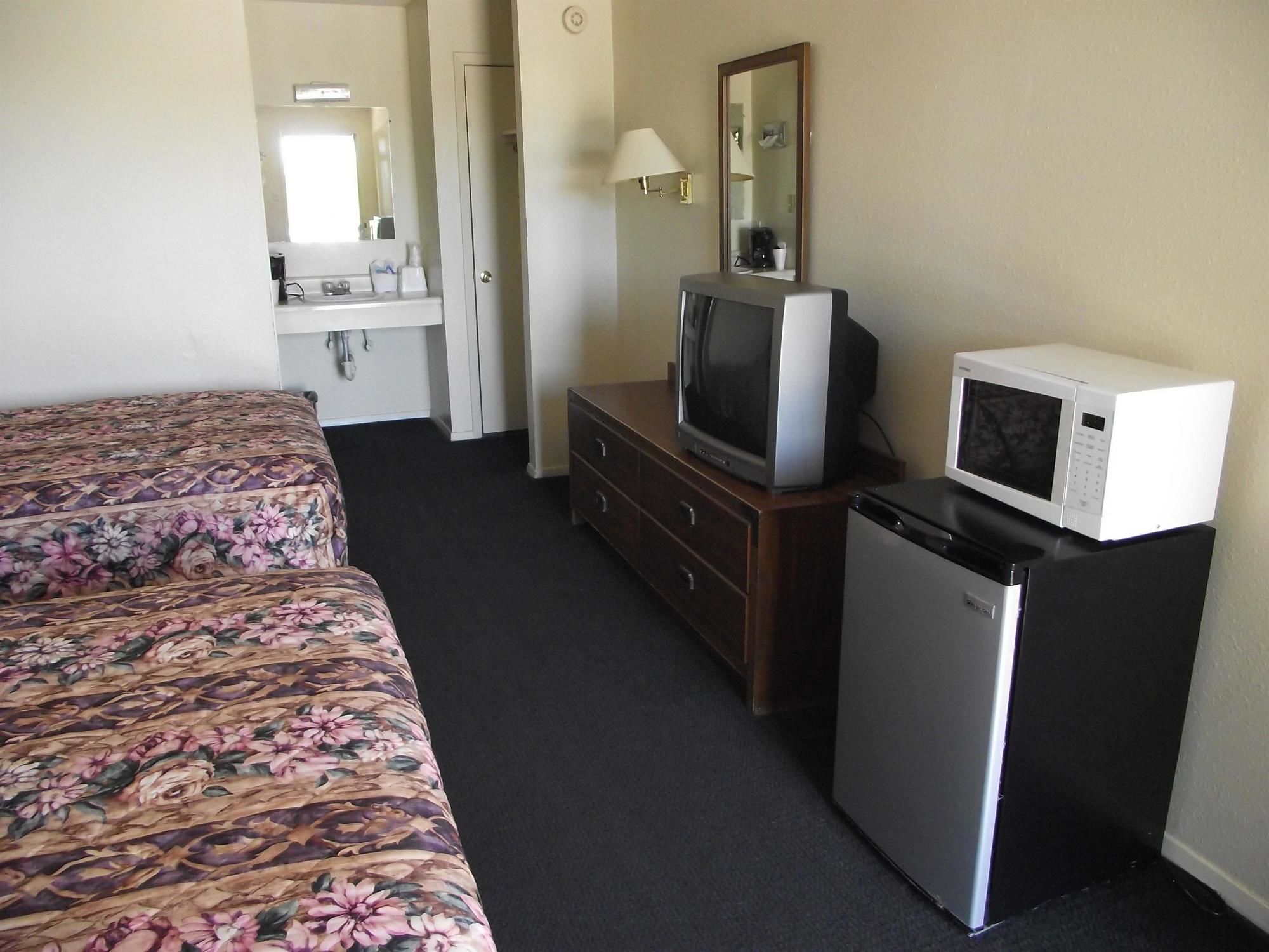 Glen Rose Inn and Suites